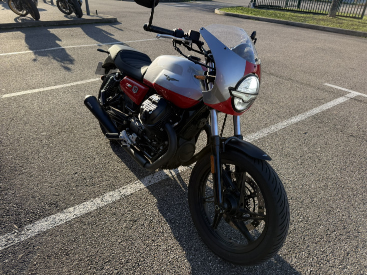 MOTO GUZZI V7 STONE CORSA 2024 - BOURGOIN JALLIEU